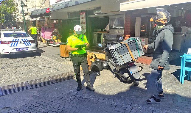 Çeşme çarşısında motosiklet sürücülerine denetim