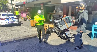 Çeşme çarşısında motosiklet sürücülerine denetim