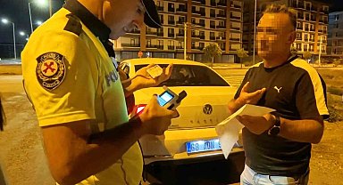 Cezaevinden izinli çıkıp alkollü halde çocuklarıyla trafiğe çıktı, yakalanınca polise beddua yağdırdı