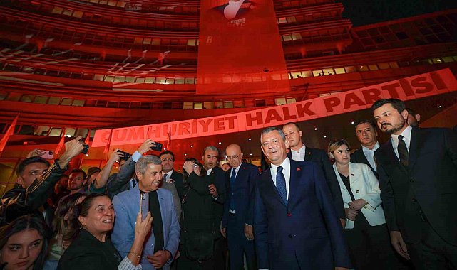 CHP Genel Başkanı Özel: "Benim İl Başkanım yanımdadır, Özgür Çelik'tir"