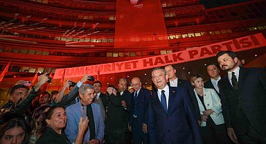 CHP Genel Başkanı Özel: "Benim İl Başkanım yanımdadır, Özgür Çelik'tir"