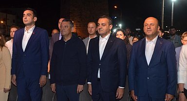 CHP Genel Başkanı Özel: "Turistlerin başının üstünden roketler, füzeler geçiyor"