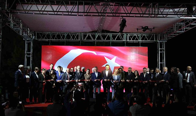 CHP Genel Başkanı Özel, Uşak Belediyesi Ferdi Zeyrek Amfi Salonu açılışına katıldı