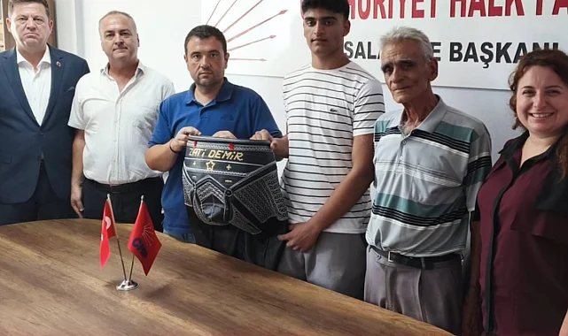 CHP İpsala'dan genç pehlivana kıspet hediyesi