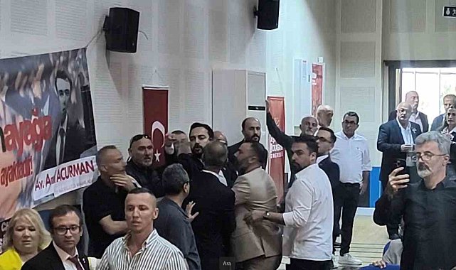 CHP kongresinde kavga: Tekme ve tokatlar havada uçuştu