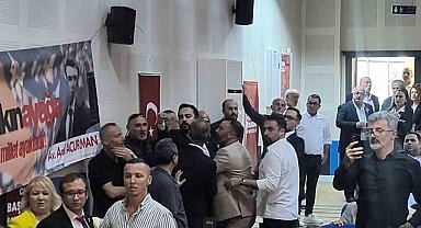 CHP kongresinde kavga: Tekme ve tokatlar havada uçuştu