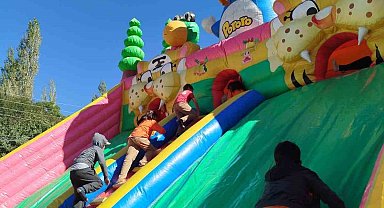 Çıldır'da 'Merkezim Her Yerde' projesi köy çocuklarıyla buluştu