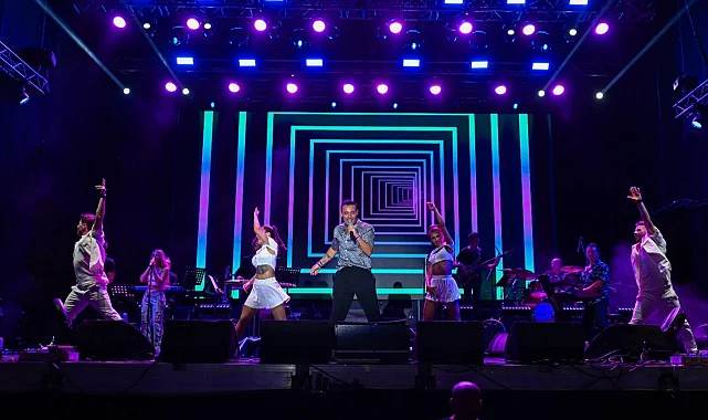 Çim Konserleri'nde Mustafa Sandal coşkusu