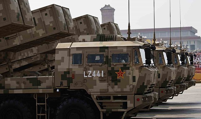 Çin, Zafer Günü'nü görkemli bir askeri geçit töreni ile kutladı