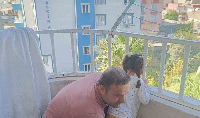 Cizre'de kafası demir korkuluğuna sıkışan çocuğu itfaiye ekipleri kurtardı