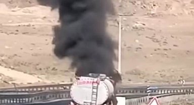 Cizre'de seyir halindeki akaryakıt kamyonu alevlere teslim oldu