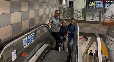 Çocukların çarptığı yaşlı adam metro raylarına düştü