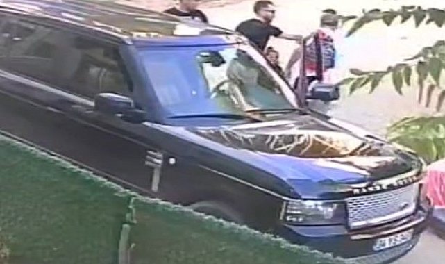 Çocuklarını okula götüren babaya tokat attı