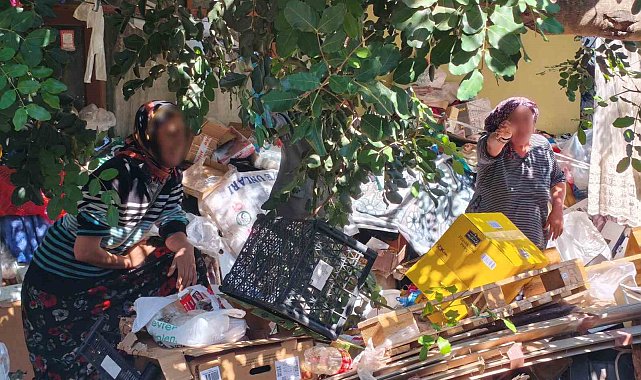 Çöp eve temizliğe gelen belediye ekiplerine zor anlar yaşattı