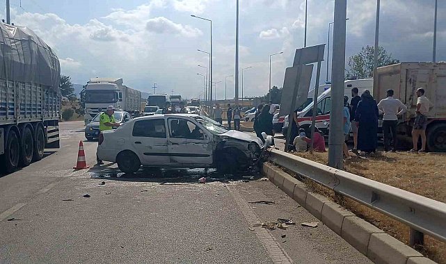 Çorum'da kamyon ile otomobil çarpıştı: 4 yaralı