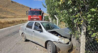 Çorum'da minibüs ile otomobil çarpıştı: 2 yaralı