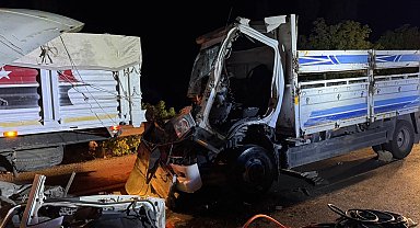 Çorum'da tırla çarpışan kamyonun sürücüsü hayatını kaybetti