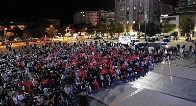 Çorum'da yüzlerce vatandaş ellerindeki Türk bayraklarıyla '12 Dev Adam'ı destekledi