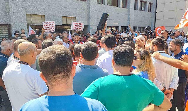 Çukurova Üniversitesi Balcalı Hastanesi'nde çalışanlar eylem başlattı
