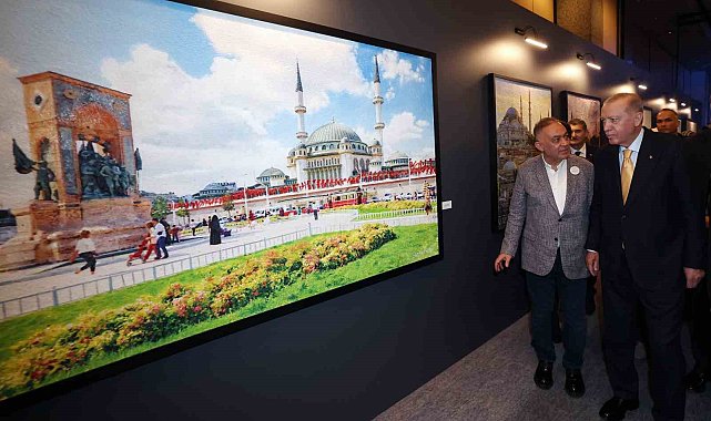 Cumhurbaşkanı Erdoğan 'Beş Ressam Bir Şehir Canım İstanbul' sergisini gezdi