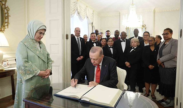 Cumhurbaşkanı Erdoğan, Blair House çalışanlarıyla hatıra fotoğrafı çektirdi