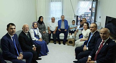 Cumhurbaşkanı Erdoğan, Malatya'da depremzede bir aileyi ziyaret etti
