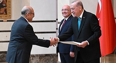 Cumhurbaşkanı Erdoğan'a 4 büyükelçiden güven mektubu