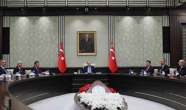 Cumhurbaşkanı Recep Tayyip Erdoğan başkanlığındaki Milli Güvenlik Kurulu , Cumhurbaşkanlığı Külliyesi'nde toplandı.