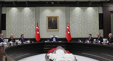 Cumhurbaşkanı Recep Tayyip Erdoğan başkanlığındaki Milli Güvenlik Kurulu , Cumhurbaşkanlığı Külliyesi'nde toplandı.