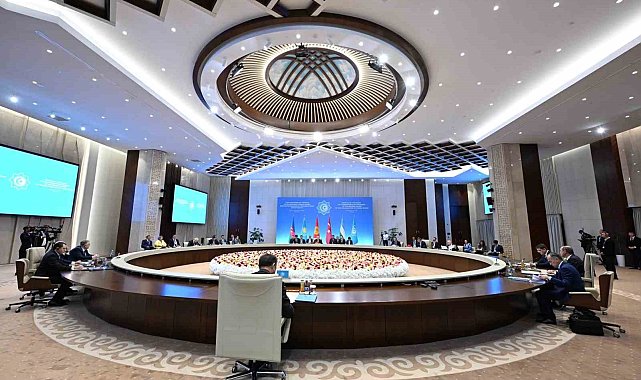 Cumhurbaşkanı Yardımcısı Yılmaz, Kırgızistan Cumhurbaşkanı Caparov ile bir araya geldi