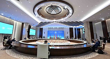 Cumhurbaşkanı Yardımcısı Yılmaz, Kırgızistan Cumhurbaşkanı Caparov ile bir araya geldi