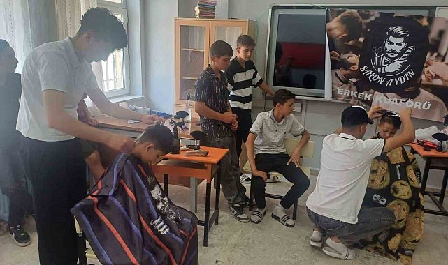 Dadaloğlu'nda öğrenciler ücretsiz tıraş edildi