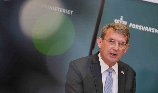 Danimarka Savunma Bakanı Poulsen, hava sahasında görülen dronları "hibrit saldırı" olarak nitelendirdi