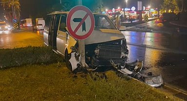 Danimarkalı aile, tur minibüslerinin kazasında hafif yaralandı