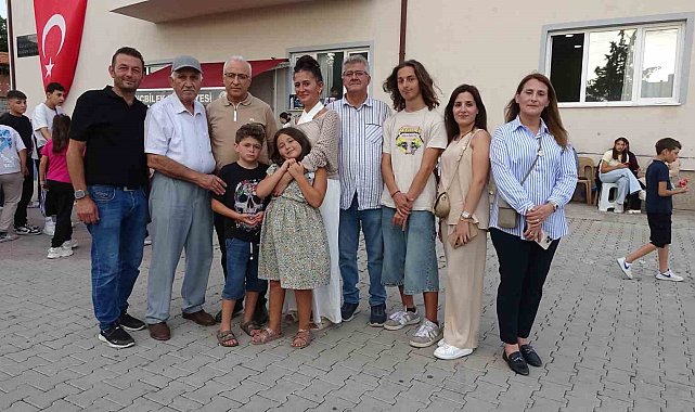 Demirbilekli çocuklara Almanya'dan sürpriz oyuncak yağmuru
