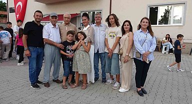 Demirbilekli çocuklara Almanya'dan sürpriz oyuncak yağmuru