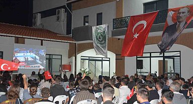 Demirci'de vatandaşlar EuroBasket 2025 final maçını dev ekranlardan izledi