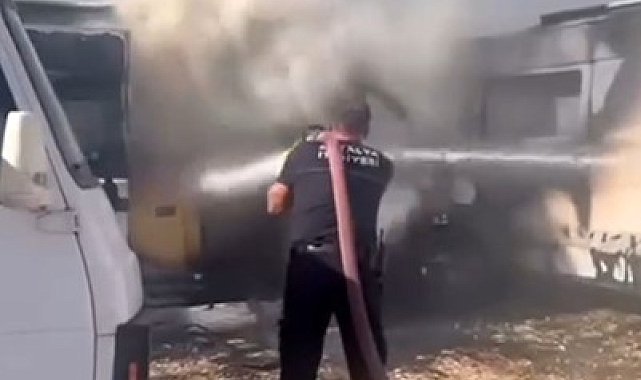 Demre'de park halindeki karavanda çıkan yangın, diğer karavana da sıçradı