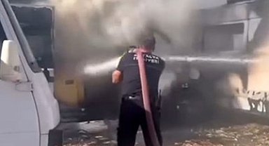 Demre'de park halindeki karavanda çıkan yangın, diğer karavana da sıçradı