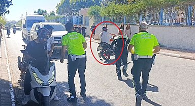 Denetime takılan motosikletli polisin arkasını dönmesini fırsat bilip 'U' dönüşü yaparak kaçtı