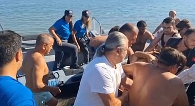 Denizde yüzdüğü esnada beyin kanaması geçiren vatandaşı deniz polisi kurtardı