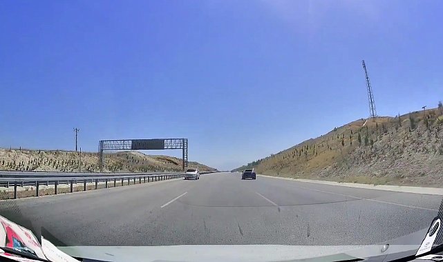 Denizli-Aydın otoyolunda ters yönü kullanan sürücü trafikteki insanların canını hiçe saydı