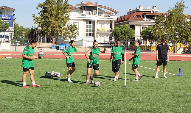Denizli'nin kızları yeni sezona Süper Lig hedefiyle hazırlanıyor
