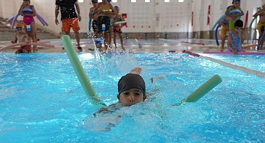 Denizli'de miniklere ücretsiz yüzme kursu
