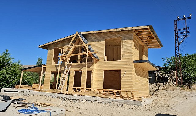 Deprem bölgesi Malatya'da ahşap evlere ilgi artıyor