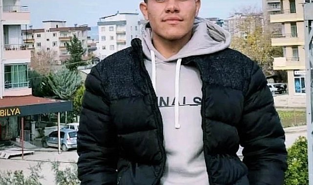 Devrilen traktörün altında kalan genç hayatını kaybetti