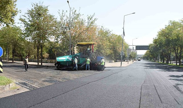 Diyarbakır'da 11 kilometrelik 11 cadde ve bulvara 30 bin ton asfalt serildi