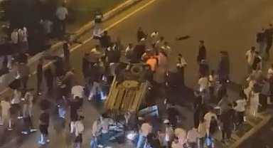 Diyarbakır'da araçların çarpıştığı kazada otomobil ters döndü: 3 yaralı