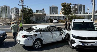 Diyarbakır'da asfalt paleti otomobili biçti