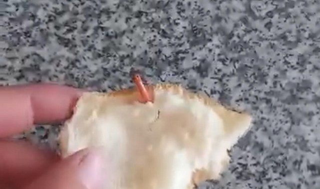 Diyarbakır'da ekmeğin içinden kablo çıktı